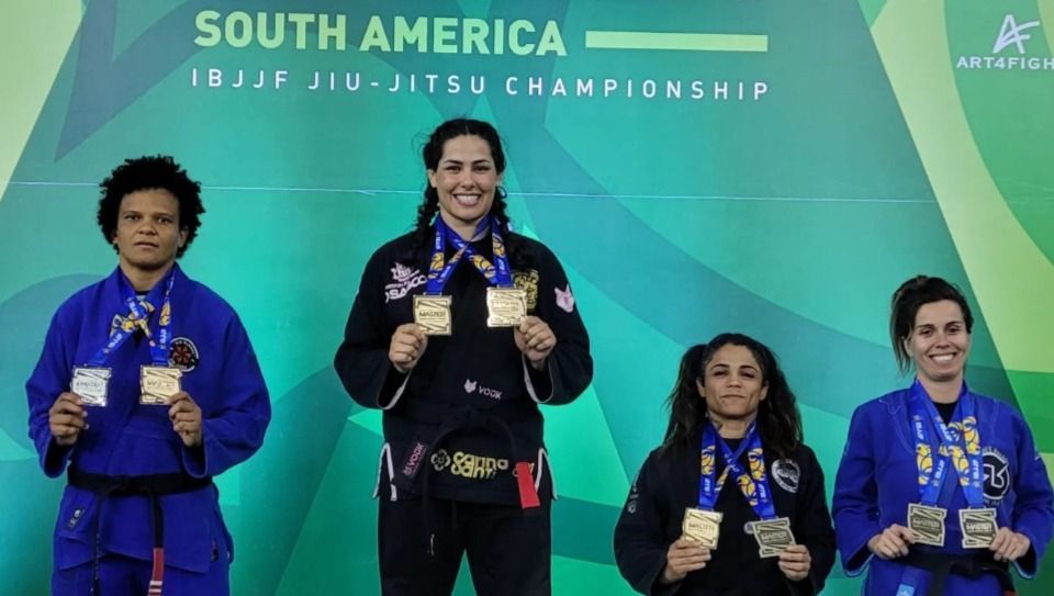 Atleta de jiu-jitsu conquista 3 medalhas de ouro no RJ
