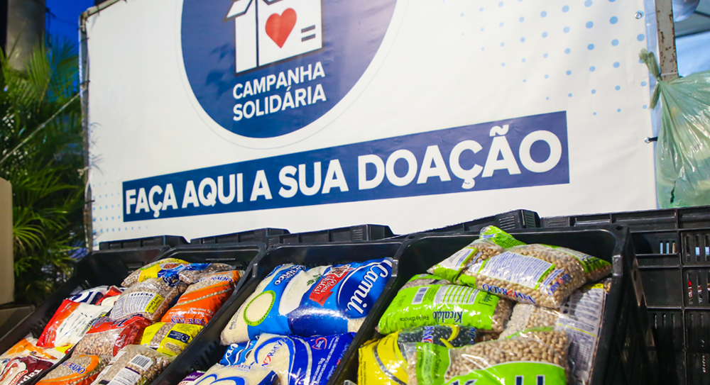 Projeto Guarda-roupa solidário doa 3 mil peças de vestuário a