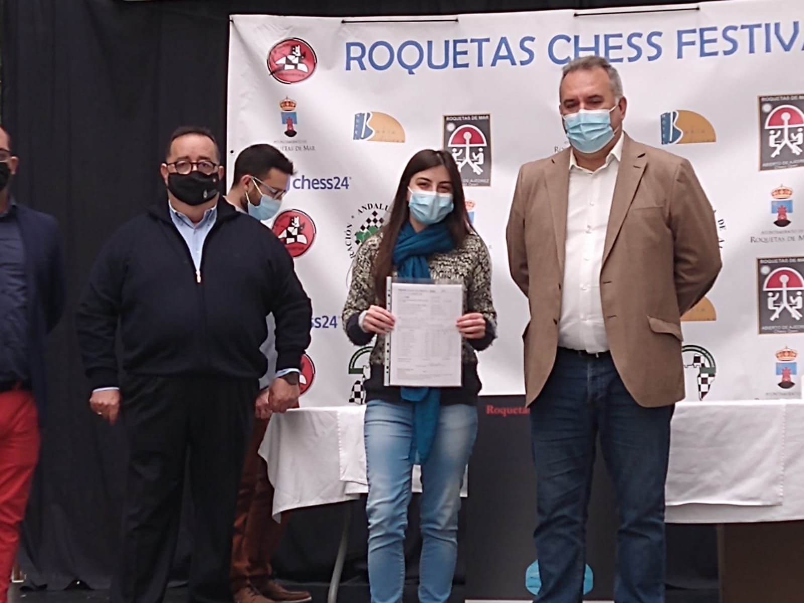 Osasquense Júlia Alboredo conquista 4º lugar em torneio de xadrez