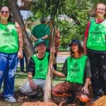 Meio Ambiente planta mudas nativas no Largo de Osasco