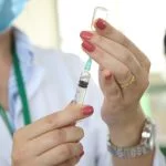 Osasco oferece vacina sincicial para gestantes em drive-thru