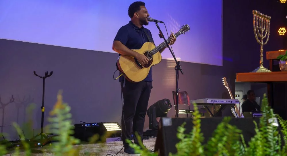 Culto pelos 64 anos de Osasco tem participação do cantor Eli Soares