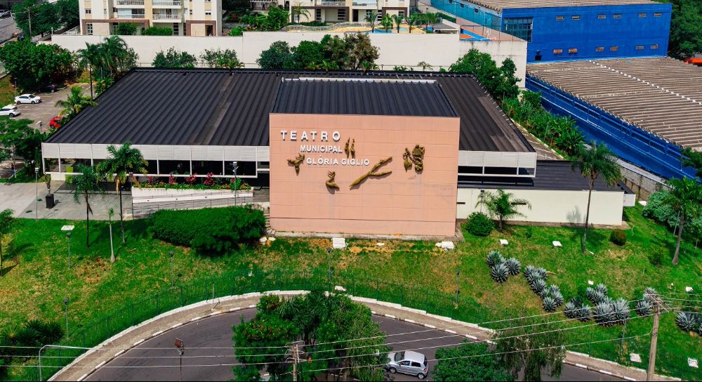 Espetáculos no Teatro Glória Giglio abordam saúde mental e identidade