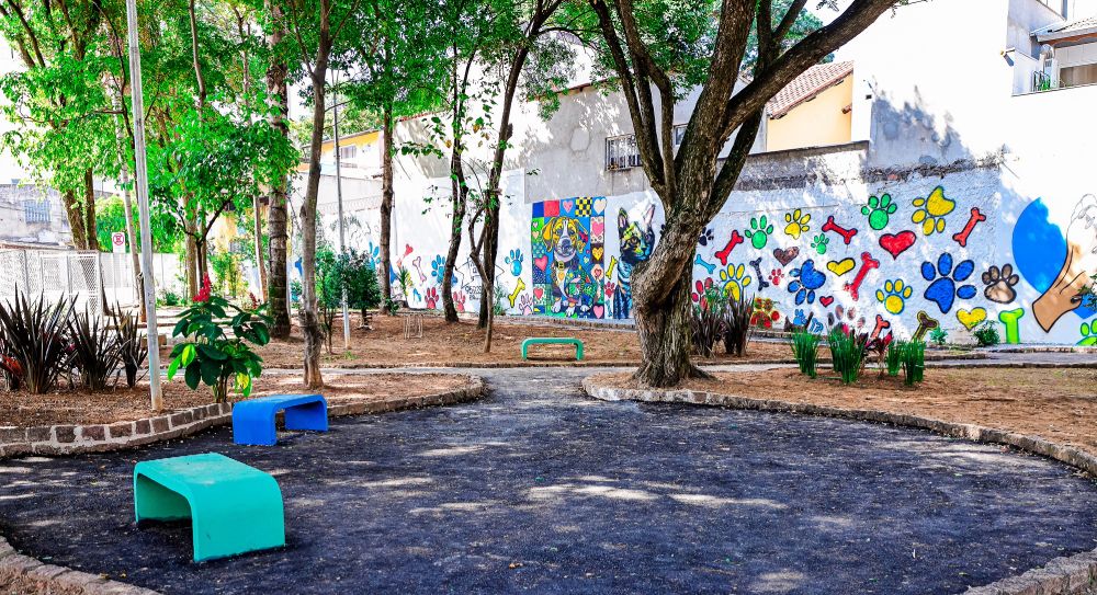 Praça em Quitaúna é revitalizada e ganha espaço pet