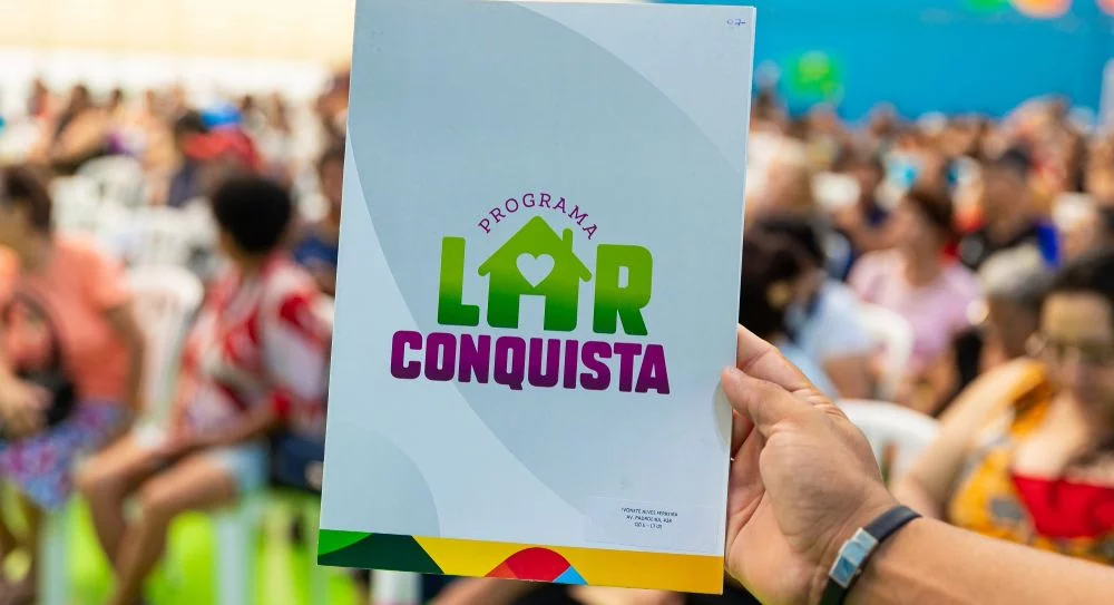 Prefeitura entrega 499 títulos de regularização a moradores do Conjunto Vitória e Nova Esperança