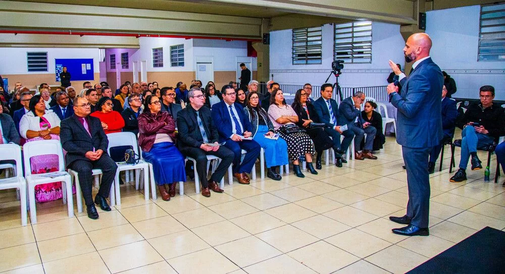 Prefeito de Osasco apresenta balanço de governo a pastores da Igreja Avivamento da Fé