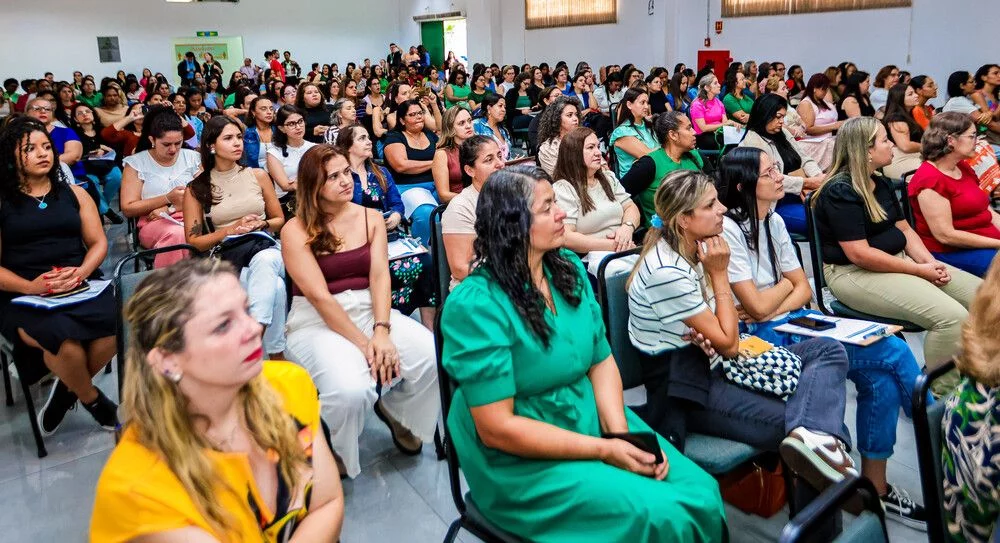 Prefeitura de Osasco dá posse a 300 professores de Desenvolvimento Infantil